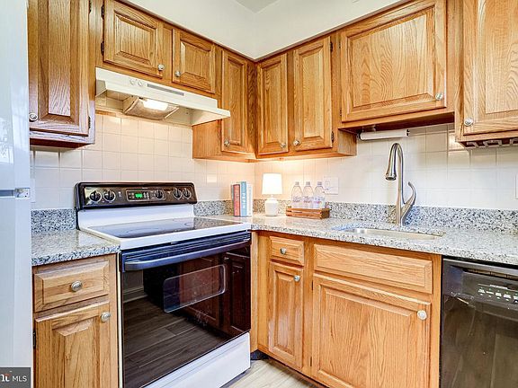 4th image of 2405 Arlington Blvd #101-76