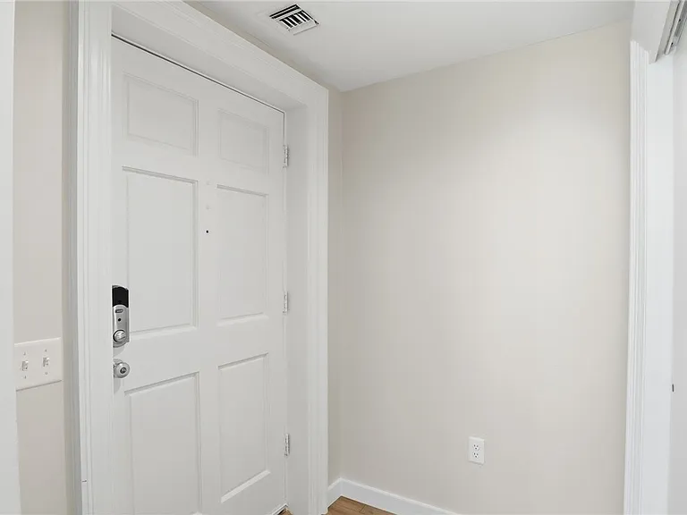 1474 Marsh Rd — Photo 3