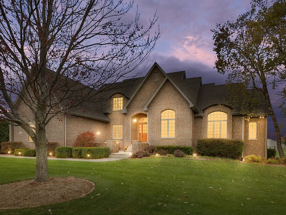 1st image of 1032 Country Ln