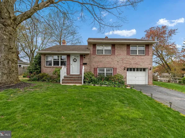 1002 Gallery Rd, Wilmington, DE 19805