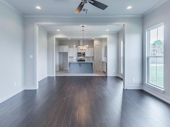 2nd image of 102 Parker Ln