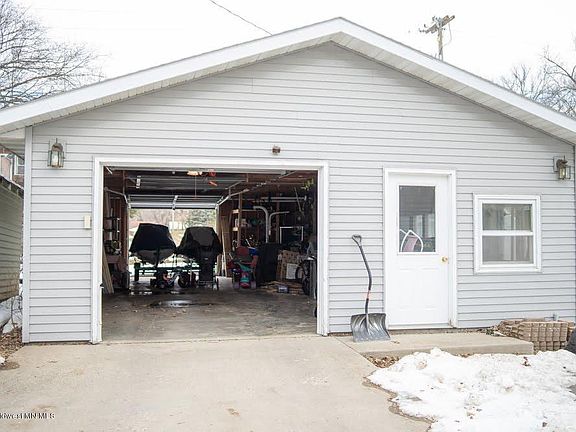 3rd image of 422 W Laurel St