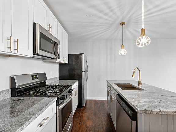 3rd image of 2945 W Peterson Ave #205