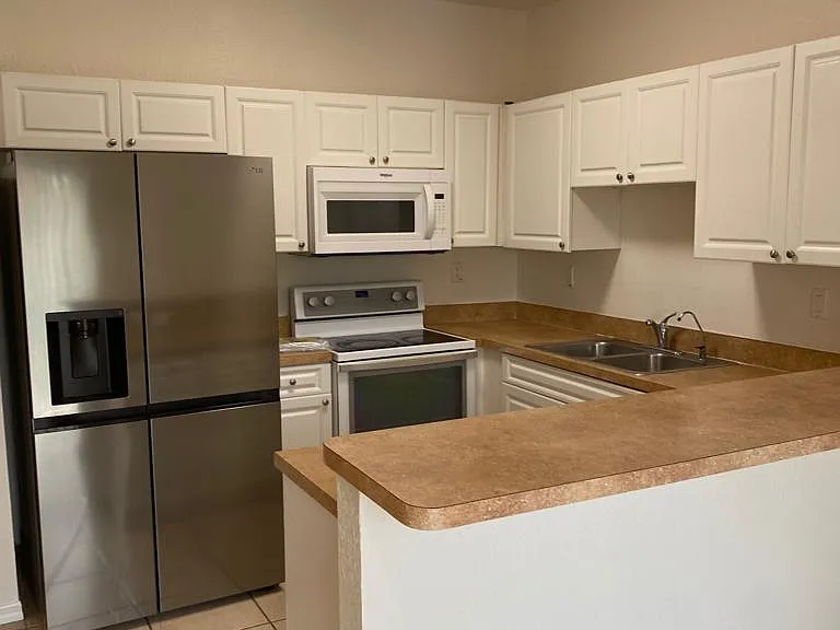 10910 SW 181st Ter — Photo 9