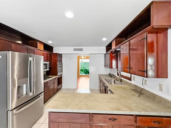 4th image of 9000 Rancich St