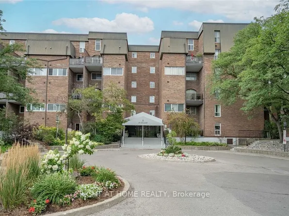 16 Elgin St #200, Markham, ON L3T 4T4