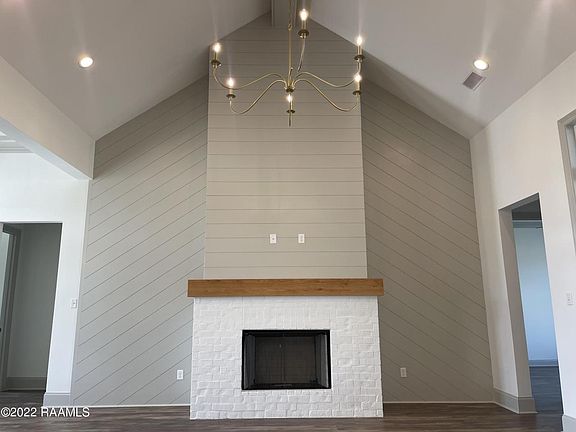 5th image of 310 Canary Palm Way