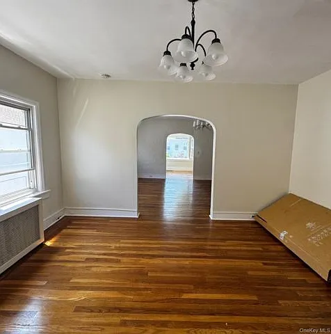 3 bed, 1.0 bath, 1700 sqft, $3,811 — Photo 2