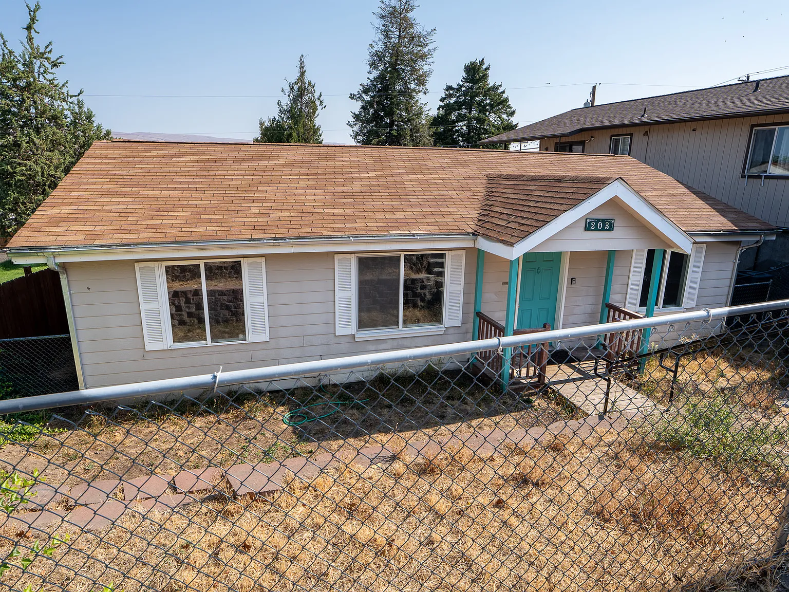 4 bed, 1080 sqft, $2,500 — Photo 1