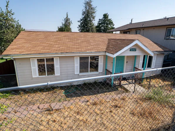 203 W 14th St, The Dalles, OR 97058