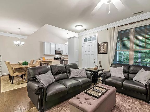 3rd image of 5304 Beverly Ln