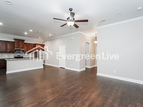 3rd image of 612 E Parks Ave