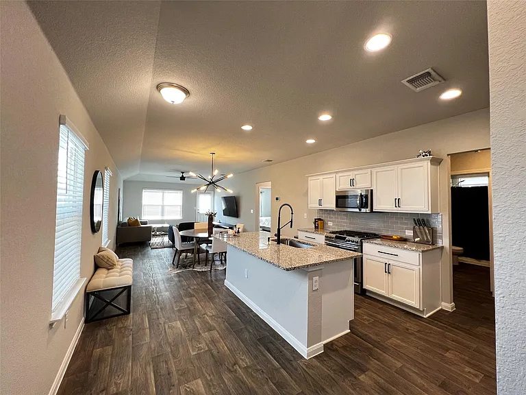 13906 Levy Ln — Photo 2