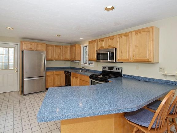 3rd image of 98 Ellisville Dr