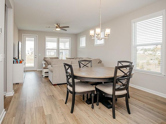 5th image of 735 Blue Iris Way