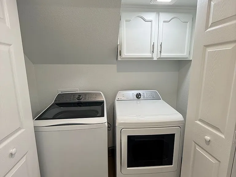 300 Grove Ct — Photo 16