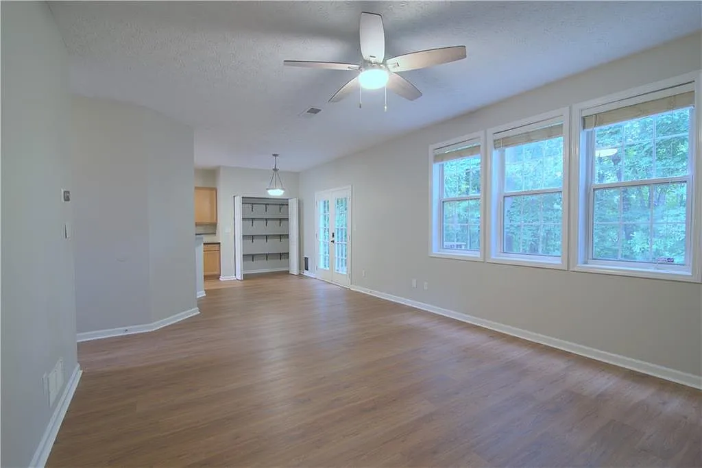 3 bed, 2.5 bath, 1846 sqft, $2,550 — Photo 3