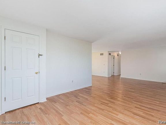 4th image of 11631 Belleville Rd