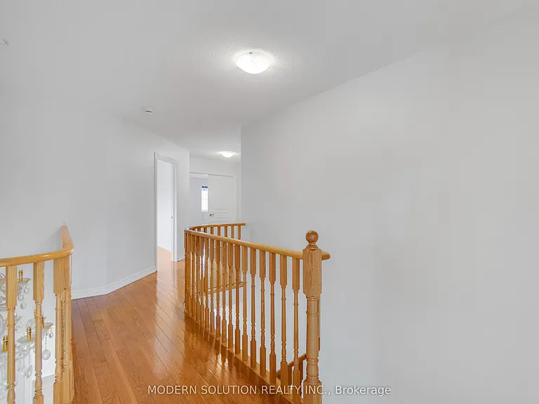 4 Overhold Cres — Photo 23