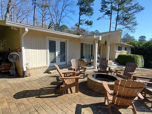 2nd image of 715 Langford Ln