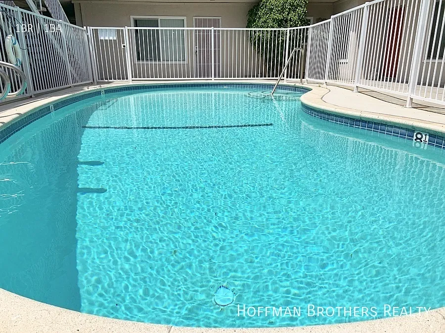 4050 W El Segundo Blvd Hawthorne, CA 90250 — Photo 3