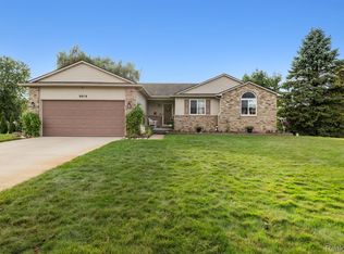 9019 Posey Dr, Whitmore Lake, MI 48189