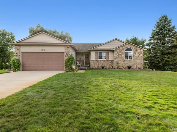 9019 Posey Dr, Whitmore Lake, MI 48189