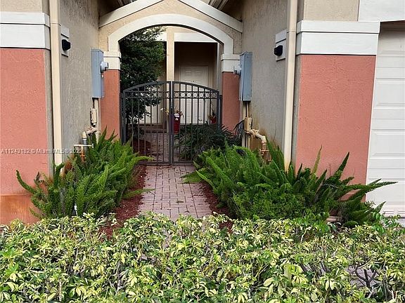 2nd image of 4206 Vineyard Cir #3