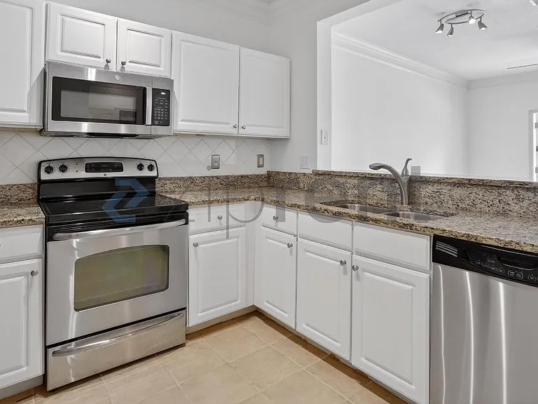 1111 Westchester Rdg NE — Photo 4