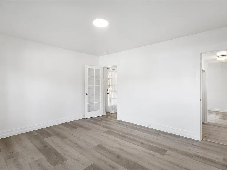 Lincoln Ave 2255 — Photo 8