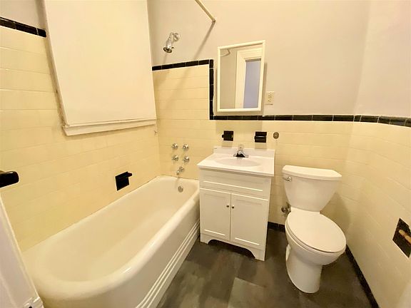 5th image of 9 Sewall Ave S #206