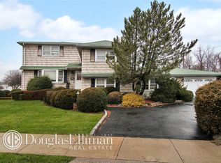 50 Elizabeth Dr, Bethpage, NY 11714