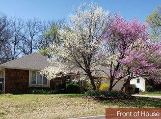 907 N Briarwood Rd, Derby, KS 67037