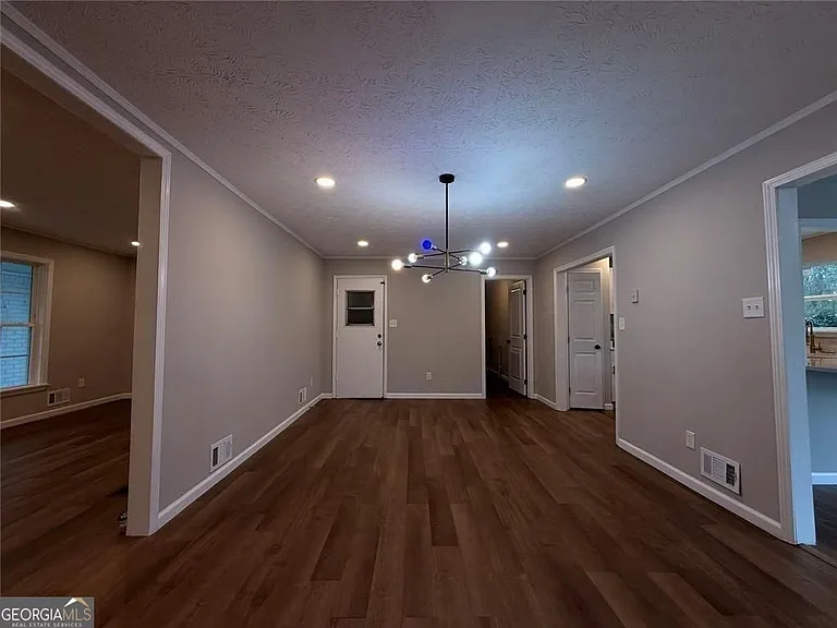 1055 Pinecrest Dr — Photo 17