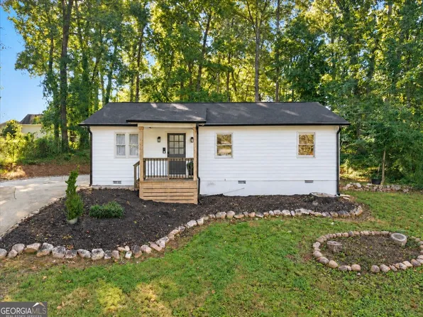 881 Brighton Dr, Lawrenceville, GA 30043
