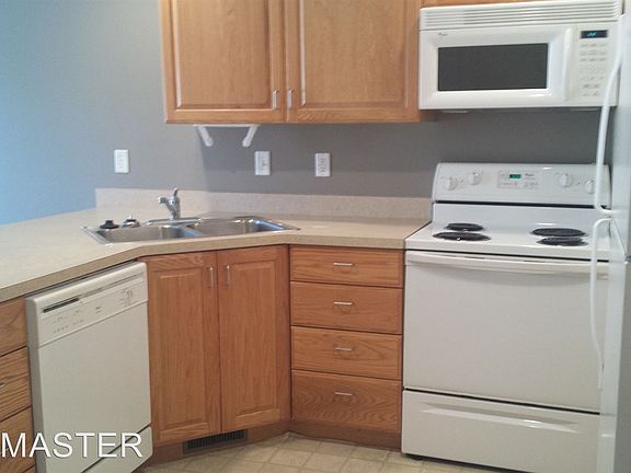 3rd image of 860 S 5 W APT 4