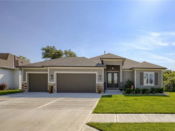 13225 Golden Oak Ct, Kansas City, MO 64152
