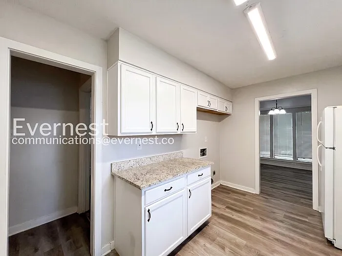 3743 Oak Lake Ln — Photo 4