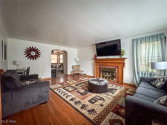 4th image of 212 E Midlothian Blvd
