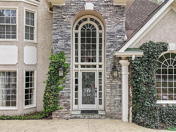 4th image of 2897 Watchmans Walk NW