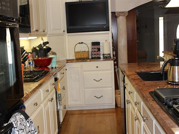 5th image of 312 Hollywood St