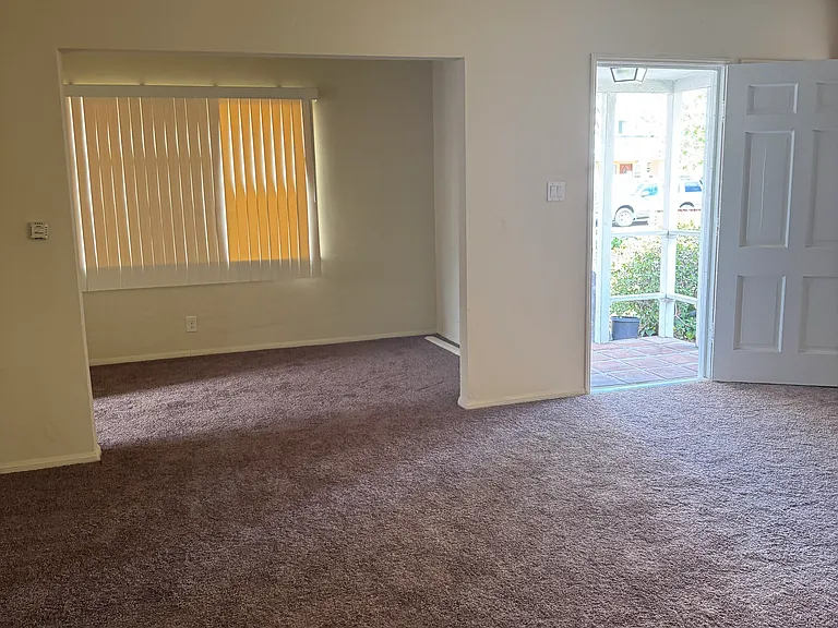 2310 N Niagara St — Photo 3