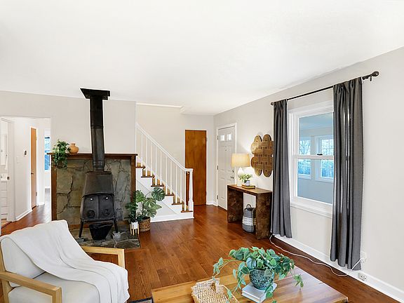 4th image of 6421 Evanston Ave