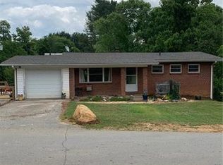 118 Rockdale Ave, Swannanoa, NC 28778