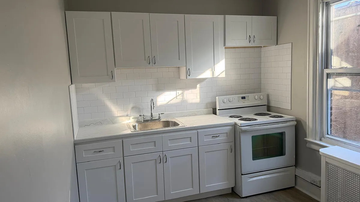 Building Photo - 7733 Castor Ave #2