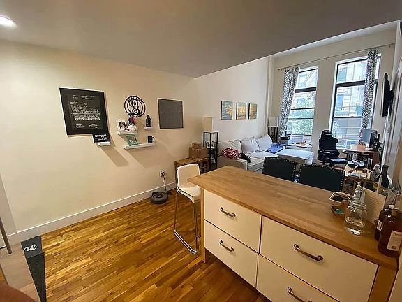 3rd image of 162 W 80th St APT 1C