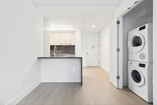 Rented by Greystar | media 34