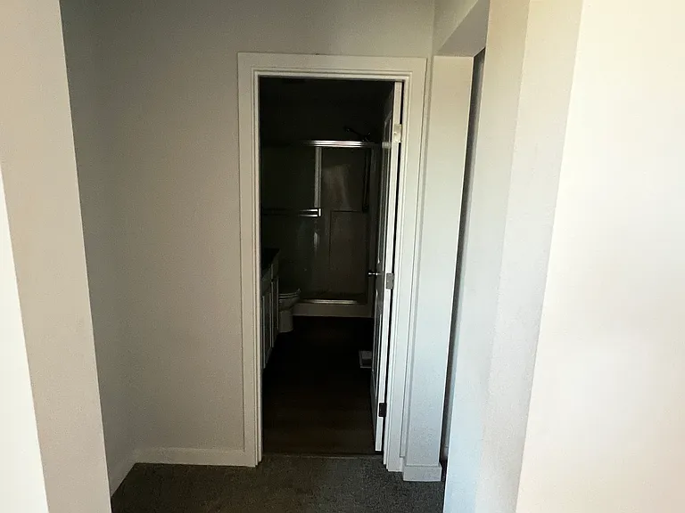 724 NE 14th St — Photo 17