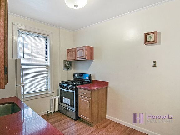 2nd image of 2805 33rd Ave #2R