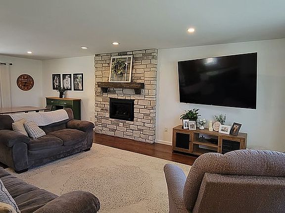 5th image of 459 Cedar Ln
